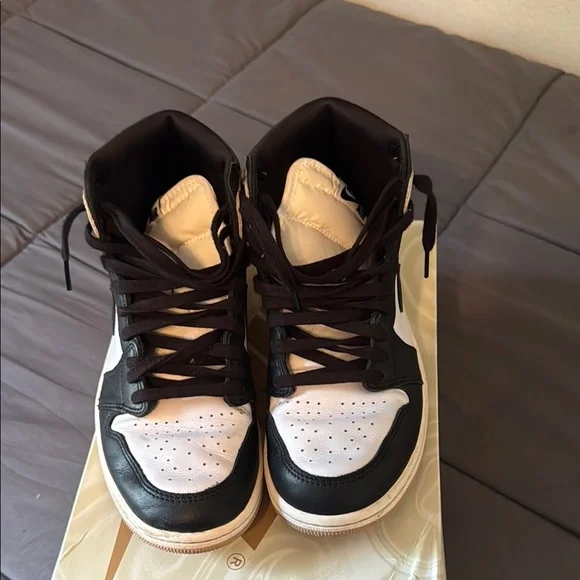 Nike Air Jordan 1 High Black and Tan Sneakers 👟“Latte” - Picture 3 of 6